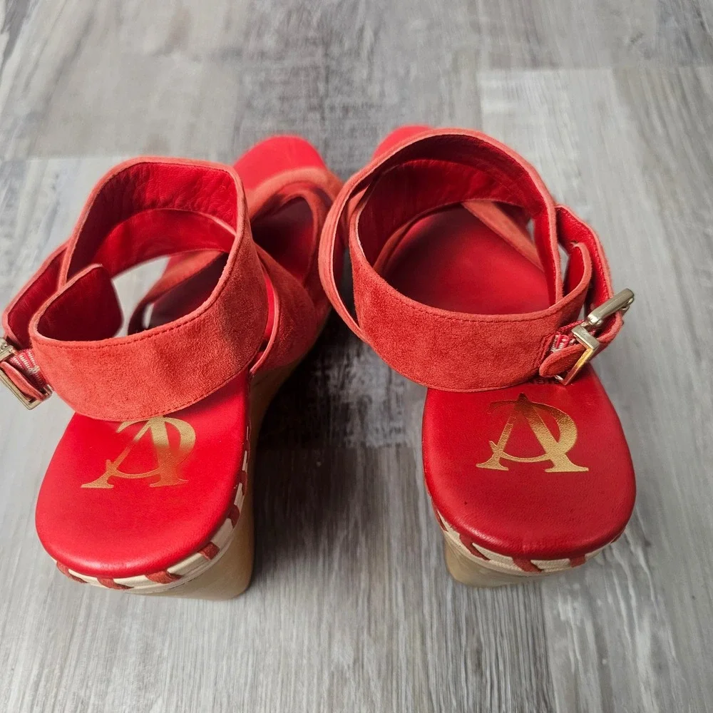 VC Signature Lene Wedge Sandals Women 8.5 Red Suede Wood Platform 70s Boho